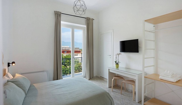 Room 'Camera Matrimoniale Pagani' with Shared Terrace, Wi-Fi and Air Conditioning