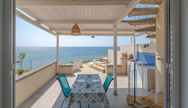 Room 'Faraglione 1' with Sea View, Wi-Fi and Air Conditioning