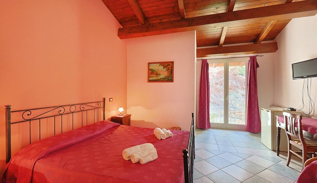 Room 'Filicudi' with Shared Terrace, Shared Garden and Air Conditioning