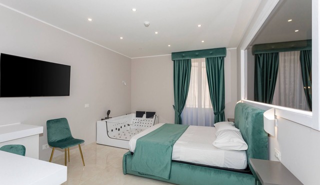 Room 'L'Arte Del Porto - Suite 103' with Wi-Fi and Air Conditioning