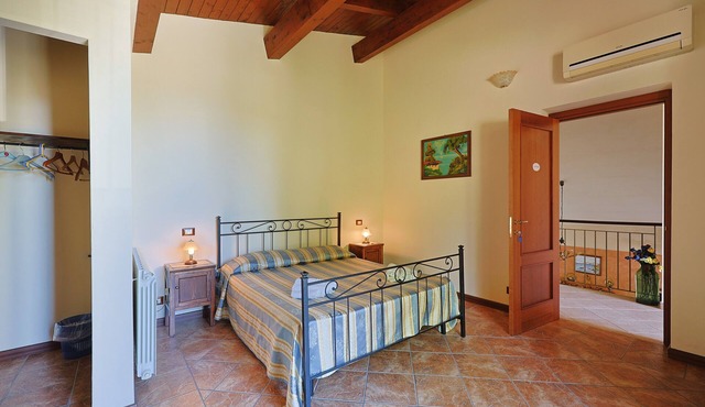 Room 'Lipari' with terrace, shared garden and air conditioning