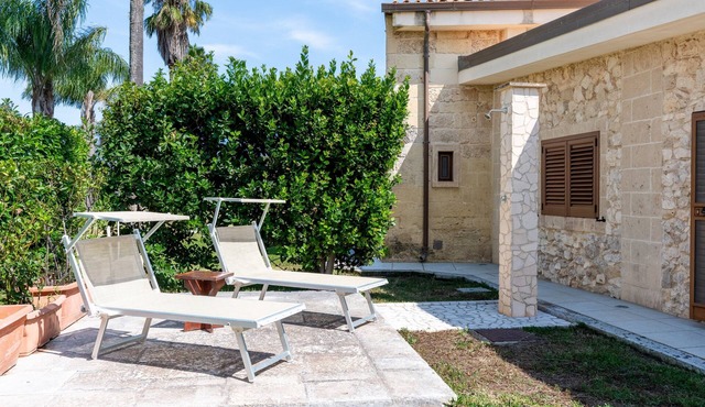 Room 'Masseria Giamarra, Room 6' with Shared Pool, Wi-Fi and Air Conditioning