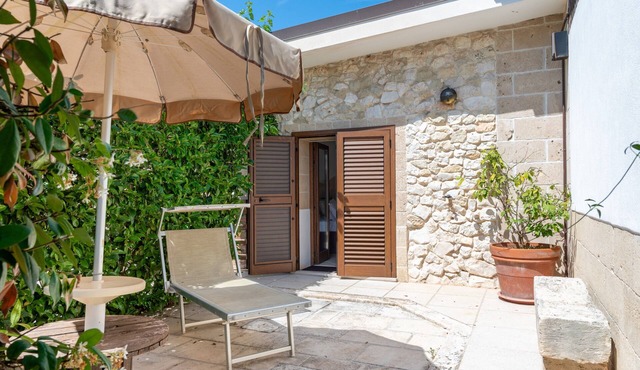 Room 'Masseria Giamarra, Room 7' with Shared Pool, Wi-Fi and Air Conditioning