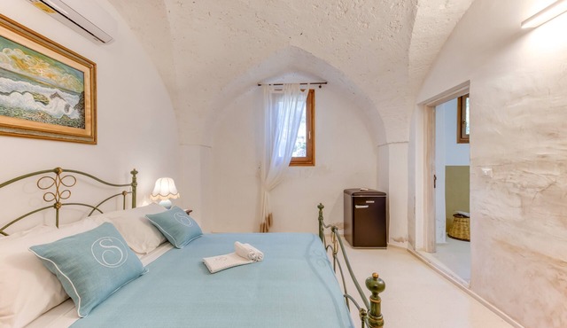 Room 'Masseria Scafazzi - Cristina - 4' with Private Terrace, Wi-Fi and Air Conditioning