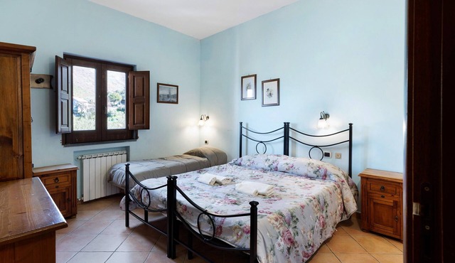 Room 'Pompei Con Vista Montagna' with Shared Terrace, Shared Garden and Wi-Fi