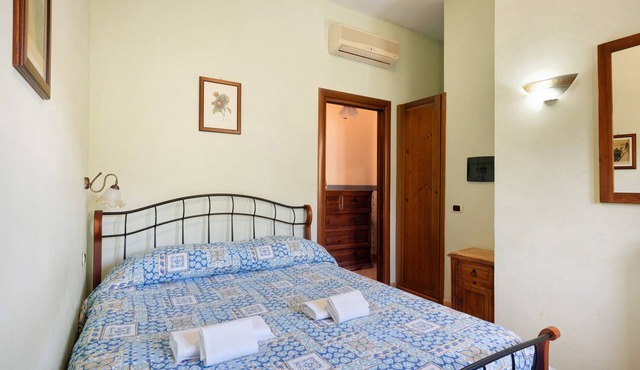 Room 'Positano Con Vista Montagna' with Shared Terrace, Shared Garden and Wi-Fi