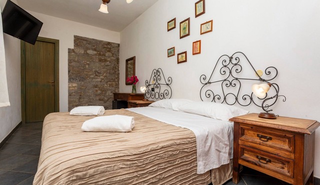 Room 'Vicenzu' with Mountain View, Wi-Fi, and Air Conditioning