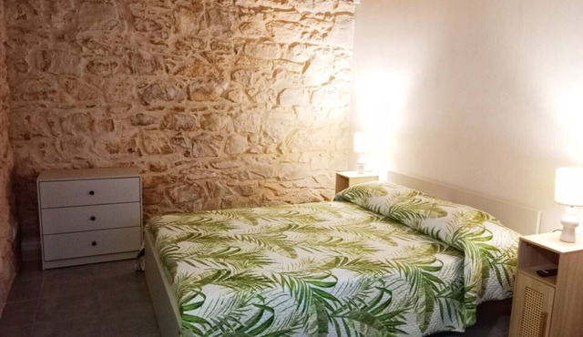 Room 'Vigna Di Pettineo - N6' with Shared Pool, Private Terrace & Air Conditioning