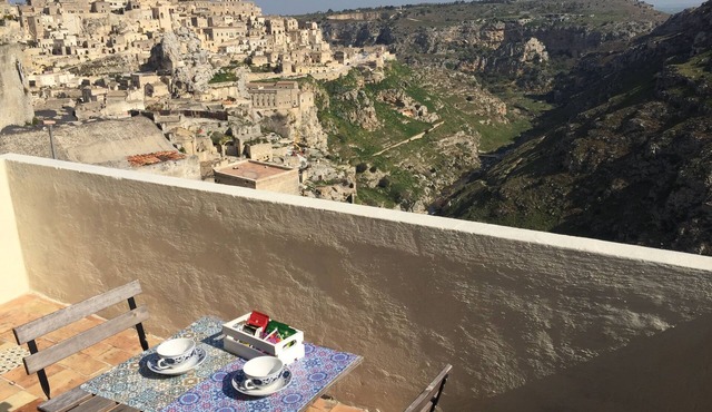 RupeSuiSassi is a typical house of the Sassi of Matera with a splendid view.