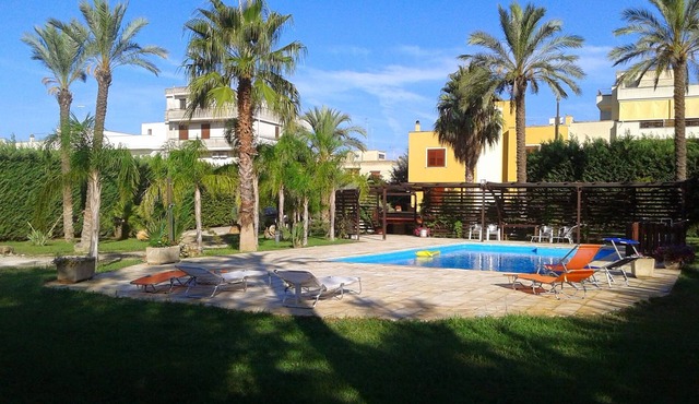 Salento - Nardò - Italy Comfortable villa with swimming pool and park