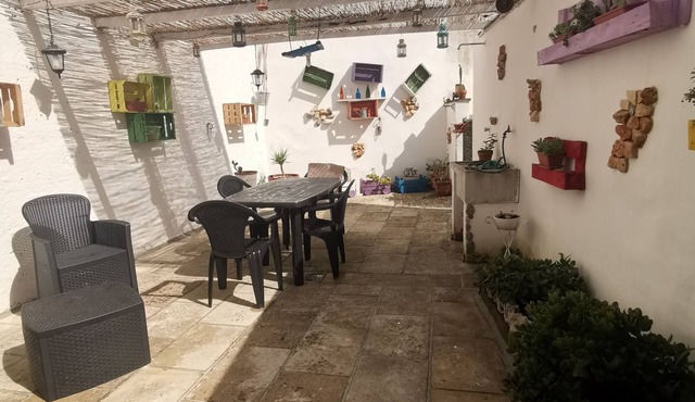 San Pietro Vernotico, typical Apulian house, complete apartment, garden.