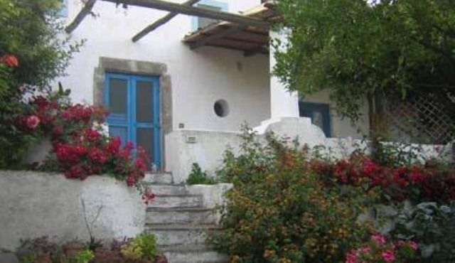 Santa Marina Di Salina: House/Villa - SANTA MARINA DI SALINAHouse with character