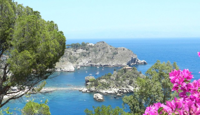 Scenic mountain villa in vineyards in quiet area in Forza d'Agrò near Taormina