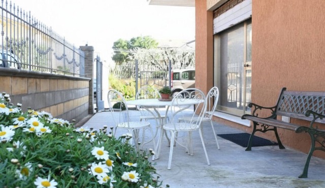 SE247- Marotta, three-room apartment with equipped courtyard near the sea in Mondolfo