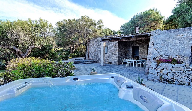 Sea access & hot outdoor whirlpool at stone villa