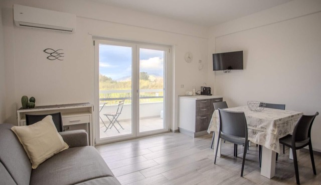 Sea Apartment - with shared Pool