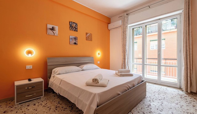 Sea Breeze - Two Bedroom Apartment, Sleeps 4