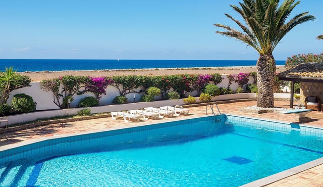 Seaside Sicily villa rental with pool, Wi-Fi, walk to town, and air conditioning