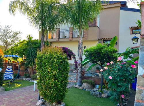 Sicilian Poolside Escape for 6