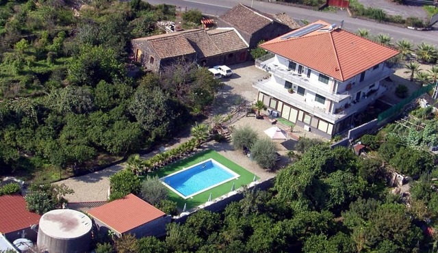 Sicilian Retreat: Pool & Garden