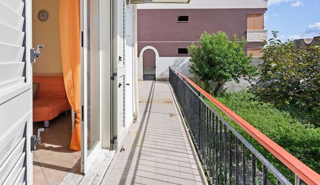 Snug Holiday Home in Niza di Sicilia with Balcony
