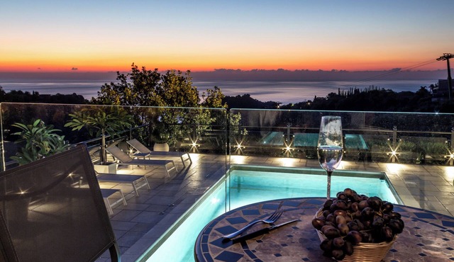 Soothing suites in villa with swimming pool and sea view in Taormina, Sicily