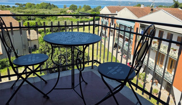Spacious appartment with AC. Walking distance to castle and to Bolsena Lake.