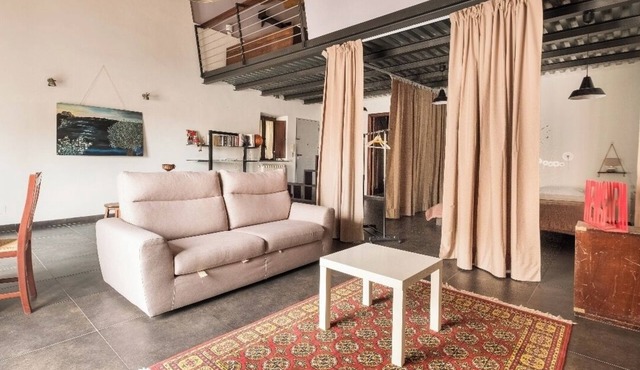 SPACIOUS DUPLEX IN DOWNTOWN-COMFORT AND LOCATION