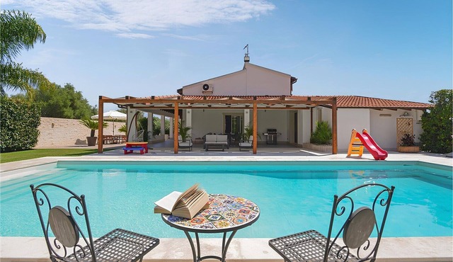 Spacious villa in Siracusa with private garden