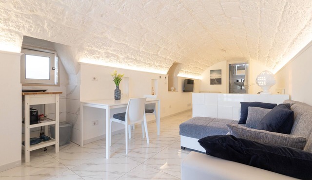 Studio Apartment 'La Porta Sul Mare - Ancora' with Shared Terrace, Wi-Fi and Air Conditioning