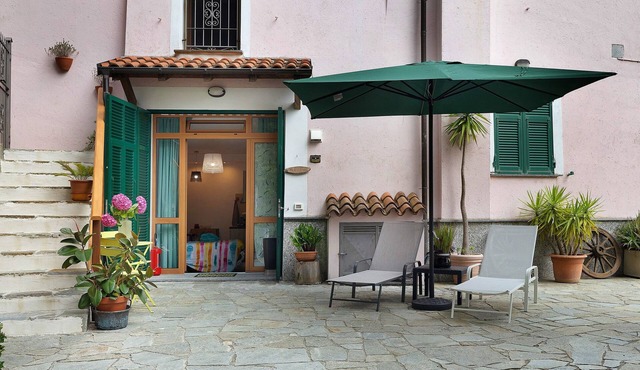 Studio Apartment 'Quercia -in Caruggiu Di Via Vecchia' with Mountain View, Wi-Fi and Air Conditioning