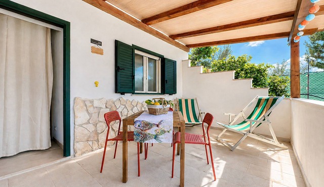 Studio Apartment 'Villa Francesca, Mono Deluxe A' with Shared Terrace, Wi-Fi and Air Conditioning