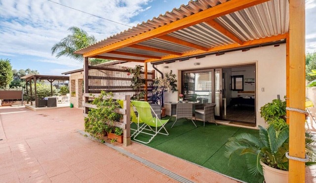 Studio in a Villa · Private Veranda · 200m from the Sea