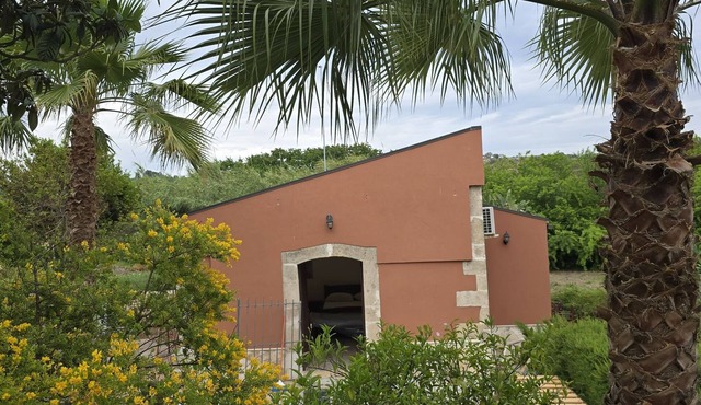 Studio 'Maria Costanza' with Shared Pool, Wi-Fi and Air Conditioning