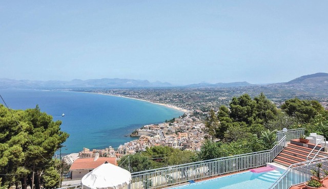 Stunning home in C.del Golfo (TP)