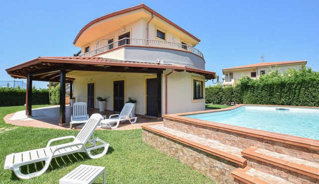 Stunning home in Sangineto Lido