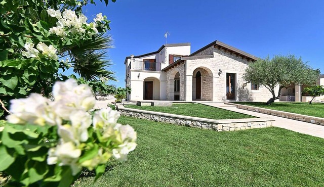 Stunning home in Noto with house a panoramic view