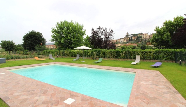 Stunning private villa for 6 people with WIFI, private pool, A/C, TV and terrace, close to Cortona