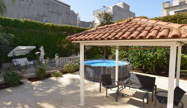 Stunning private villa for 8 guests with private pool, WIFI, A/C, TV, patio and pets allowed