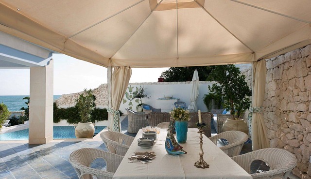 Stunning private villa for 14 people with WIFI, private pool, A/C and terrace