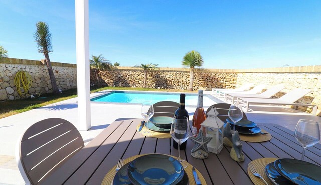 Stunning private villa for 4 people with WIFI, A/C, private pool, terrace and panoramic view