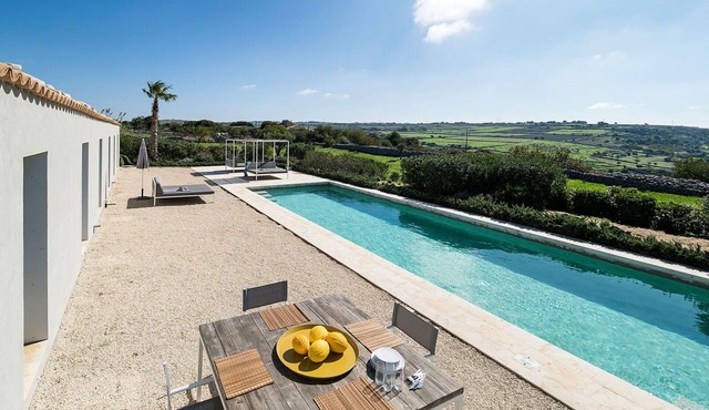 Stunning private villa for 6 guests with A/C, private pool, WIFI, TV, patio and panoramic view