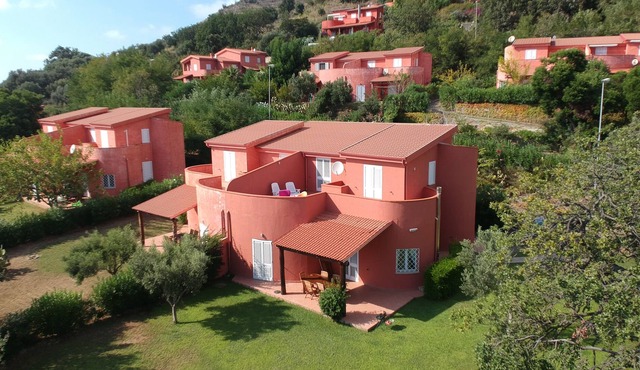 Stunning sea and mountain views – sleeps up to 8 people