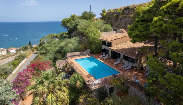 Stunning seaview villa