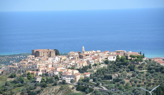 Stunning views from this beautifully located house in the heart of Calopezzati.