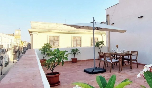 Stylish and modern 2-bedroom apartment with a stunning rooftop terrace