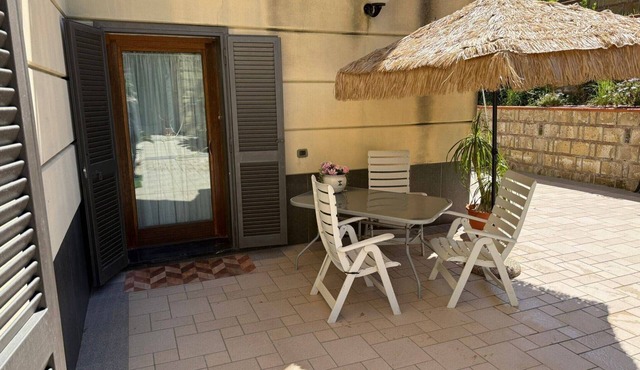Suite Ermosa: Apartment with Private Garden, Wi-Fi, and Air Conditioning