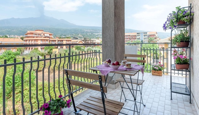 Sunny apartment in Giarre, close to sea with a splendid view
