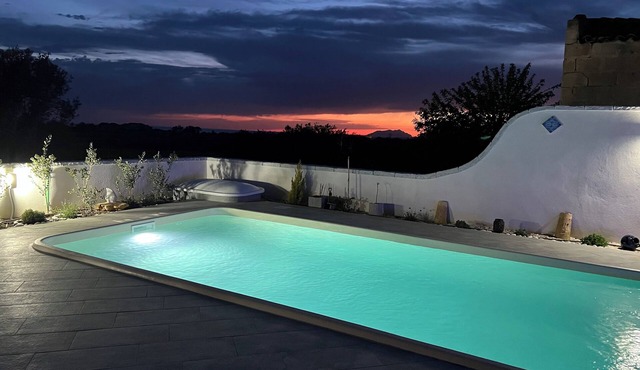 Swimming pool, kitesurfing. adjacent accommodations