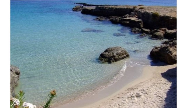 SYRACUSE - Villa + garden + FREE WiFi 100 meters from the sea in Contrada Ognina SR